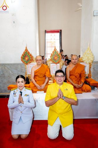 ภาพ No.214773:พิธีต้อนรับสัญญาบัตร พัดยศ พระราชวิเทศวชิรเวที (บัณฑิต วรปญฺโญ) เจ้าอาวาสวัดพระธรรมกายสกอตแลนด์ สหราชอาณาจักร ผู้ช่วยเจ้าอาวาสวัดพระธรรมกาย ณ อุโบสถพระไตรปิฏก วัดพระธรรมกาย