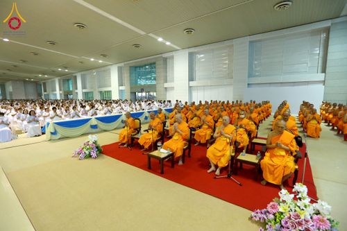 ภาพ No.215302:วันอาทิตย์ต้นเดือนที่ 6 เมษายน พ.ศ. 2568 พิธีบูชาข้าวพระ สภาธรรมกายสากล วัดพระธรรมกาย