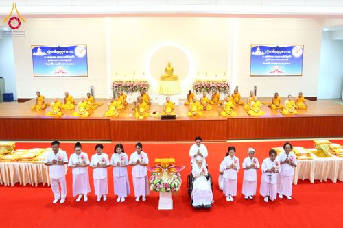 ภาพ No.174284:พิธีทอดกฐินกตัญญูบูชาธรรม ณ พระมหาเจดียทัตตชีโว ศูนย์อบรมเยาวชนกาญจนบุรี ในโครงการกฐินสามัคคีทั่วไทย 30,000 วัด บูชาธรรม 80 ปี หลวงพ่อธัมมชโย โดยคณะศิษยานุศิษย์วัดพระธรรมกาย วันที่ 9 พฤศจิกายน พ.ศ. 2567