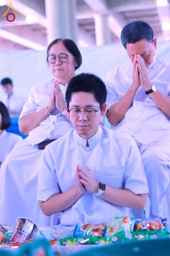 ภาพ No.145661:พิธีตักบาตรโครงการบรรพชาสามเณร โรงเรียนนานาชาติ รุ่นที่ 13 ณ มหารัตนวิหารคด 9 วัดพระธรรมกาย วันเสาร์ที่ 20 กรกฎาคม พ.ศ. 2567