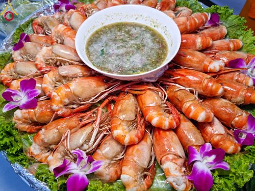 ภาพ No.108454:ถวายภัตตาหารเป็นสังฆทาน แด่คณะพระธรรมยาตราฯ ในโครงการธรรมยาตรากตัญญูบูชา มหาปูชนียาจารย์ พระมงคลเทพมุนี(สด จนฺทสโร) พระผู้ปราบมาร อนุสรณ์สถาน 7 แห่ง ปีที่ 12 วันที่ 7 มกราคม พ.ศ. 2567 ณ อนุสรณ์สถานโลตัสแลนด์ จ.สุพรรณบุรี