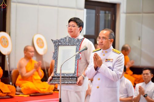 ภาพ No.230938:วันอังคารที่ 1 กรกฎาคม พ.ศ. 2568 ผู้ว่าราชการจังหวัดปทุมธานี เป็นประธานพิธีต้อนรับ สัญญาบัตร พัดยศ พระครูสัญญาบัตรสายต่างประเทศ วัดพระธรรมกาย ประจำปี พ.ศ. 2568 จำนวน 19 รูป