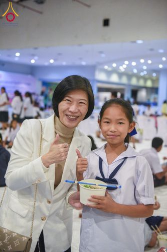 ภาพ No.184445:พิธีมอบโล่ และใบประกาศเกียรติคุณ  โครงการเจริญพระพุทธมนต์ ธัมมจักกัปปวัตตนสูตร  โรงเรียนที่มีผลการดำเนินกิจกรรมดีเด่น จังหวัดสระบุรี  หนึ่งในโครงการหมู่บ้านรักษาศีล 5  และวันรวมพลังเด็กดี V-Star  วันที่ 17 ธันวาคม พ.ศ.2567 ณ ห้างทวีกิจคอมเพล็กซ์ ชั้น 4 อ