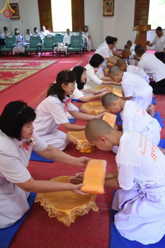 ภาพ No.135571:พิธีขอขมามอบผ้าไตร, พิธีบรรพชาสามเณร ในโครงการบรรพชาสามเณร ฟื้นฟูพระพุทธศาสนาทั่วไทย ณ วัดพระพุทธบาท ราชวรมหาวิหาร อ.พระพุทธบาท จ.สระบุรี วันที่ 6 เมษายน พ.ศ. 2567