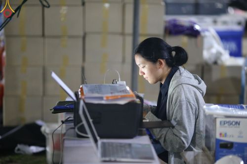 ภาพ No.185575:V.47 เบื้องหลังของเบื้องหน้า งานตักบาตรพระ 10,000 รูป ณ จ.กาญจนบุรี วันที่ 20-21 ธันวาคม พ.ศ. 2567