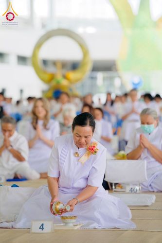 ภาพ No.198063:พิธีถวายภัตตาหารแด่พระภิกษุ สามเณร  บูชาธรรมคุณยายอาจารย์มหารัตนอุบาสิกาจันทร์ ขนนกยูง เนื่องในวาระวันคล้ายวันเกิดครบ 116 ปี วันอาทิตย์ที่ 19 มกราคม พ.ศ. 2568 ณ หอฉันคุณยายอาจารย์ฯ วัดพระธรรมกาย