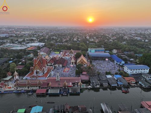 ภาพ No.197148:พิธีจุดประทีปถวายเป็นพุทธบูชา และบูชาธรรมมหาปูชนียาจารย์ ณ วัดโบสถ์(บน) ตำบลบางคูเวียง อำเภอบางกรวย จังหวัดนนทบุรี ในโครงการธรรมยาตรา กตัญญูบูชา มหาปูชนียาจารย์ พระมงคลเทพมุนี(สด จนฺทสโร) พระผู้ปราบมาร อนุสรณ์สถาน 7 แห่ง ปีที่ 13 วันที่ 18 มกราคม พ.ศ. 25