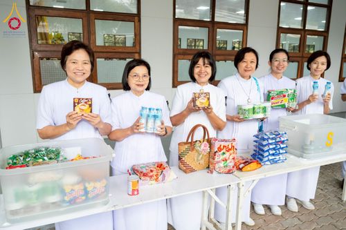 ภาพ No.276017:วันที่ 5 ธันวาคม พ.ศ. 2568 พสกนิกรอำเภอคลองหลวง พร้อมใจบำเพ็ญกุศลอุทิศถวาย “ในหลวงรัชกาลที่ 9” น้อมรำลึกในพระมหากรุณาธิคุณ เนื่องในวันคล้ายวันพระบรมราชสมภพ วันชาติ และวันพ่อแห่งชาติ ณ อาคารปลูกศรัทธา 2 วัดพระธรรมกาย อำเภอคลองหลวง จังหวัดปทุมธานี