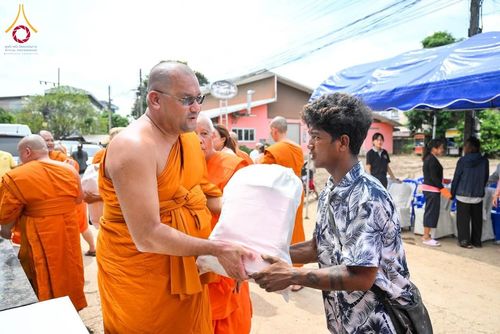 ภาพ No.159344:วันศุกร์ที่ 25 กันยายน พ.ศ. 2567 วัดพระธรรมกาย มูลนิธิธรรมกาย และคณะศิษยานุศิษย์ฯ ร่วมสมทบกัปปิยภัณฑ์ จำนวน 200,000 บาท สนับสนุนสำนักงานเจ้าคณะใหญ่หนตะวันออก ฝ่ายสาธารณสงเคราะห์ของมหาเถรสมาคม เพื่อช่วยเหลือผู้ประสบอุทกภัย