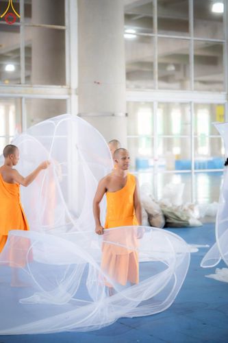 ภาพ No.218268:วันที่ 12-18 เมษายน พ.ศ. 2568 พระภิกษุและเจ้าหน้าที่อาสาสมัคร เตรียมพื้นที่ต้อนรับพักค้างพระสังฆาธิการ เนื่องในงานวันคุ้มครองโลก 22 เมษายน พ.ศ. 2568