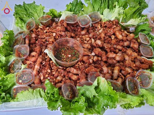 ภาพ No.197931:สาธุชนถวายภัตตาหารเป็นสังฆทาน แด่พระธรรมยาตรา ณ วัดโบสถ์(บน) ตำบลบางคูเวียง อำเภอบางกรวย จังหวัดนนทบุรี ในโครงการธรรมยาตรา กตัญญูบูชา มหาปูชนียาจารย์ พระมงคลเทพมุนี(สด จนฺทสโร) พระผู้ปราบมาร อนุสรณ์สถาน 7 แห่ง ปีที่ 13 วันที่ 19 มกราคม พ.ศ. 2568