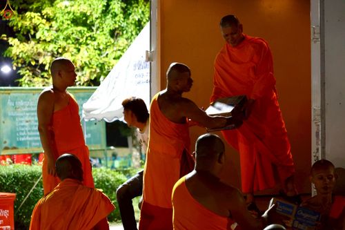 ภาพ No.236806:วันที่ 26-27 กรกฎาคม พ.ศ. 2568 ภาพการเตรียมงาน - เก็บงาน มหาสังฆทานครั้งยิ่งใหญ่ ตักบาตรพระ 1,000 รูป ทำบุญเมืองพัทลุง