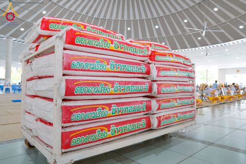 ภาพ No.243844:วันที่ 6 กันยายน พ.ศ. 2568 พิธีถวายภัตตาหารเมนูสวรรค์ เพื่อการบรรลุธรรม ณ หอฉันคุณยายอาจารย์ฯ วัดพระธรรมกาย