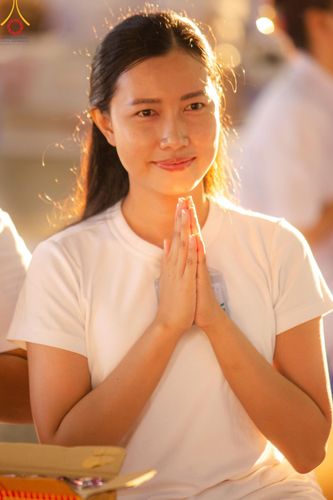 ภาพ No.158930:พิธีตักบาตร ในวันอาทิตย์ต้นเดือน วันที่ 6 ตุลาคม พ.ศ. 2567 ณ สภาธรรมกายสากล วัดพระธรรมกาย