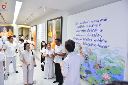 ภาพ No.144617:ชาวอำเภอคลองหลวง จังหวัดปทุมธานี ถวายเทียนพรรษามหามงคล เนื่องในเทศกาลเข้าพรรษา ประจำปี 2567 แด่คณะสงฆ์วัดพระธรรมกาย  วันพฤหัสบดีที่ 18 กรกฎาคม พ.ศ. 2567