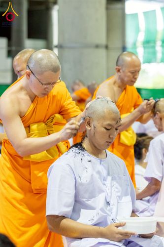 ภาพ No.230720:วันที่ 29 มิถุนายน พ.ศ.2568 พิธีตัดปอยผมและปลงผมนาคธรรมทายาท โครงการบรรพชาอุปสมบทหมู่ รุ่นเข้าพรรษา ณ วิหารคด วัดพระธรรมกาย