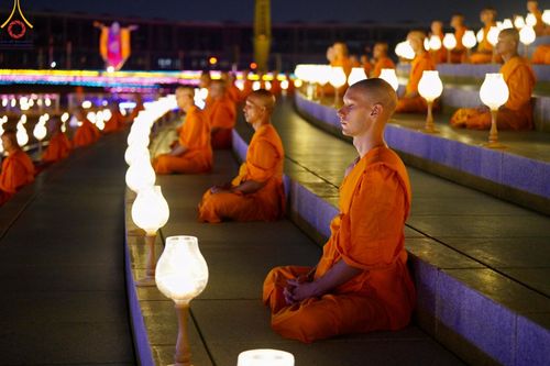 ภาพ No.279236:พิธีจุดวิสาขประทีป พิธีเวียนประทักษิณ ในวันวิสาขบูชา พุธที่ 22 พฤษภาคม พ.ศ. 2567 ( วันพระขึ้น 15 ค่ำ เดือน 6 ) ณ ลานธรรม พระมหาธรรมกายเจดีย์ วัดพระธรรมกาย จ.ปทุมธานี