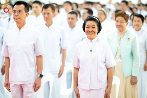 ภาพ No.237731:พิธีถวายเครื่องราชสักการะและวางพานพุ่ม และพิธีจุดเทียนถวายพระพรชัยมงคล เนื่องในโอกาสวันเฉลิมพระชนมพรรษา สมเด็จพระนางเจ้าสิริกิติ์ พระบรมราชินีนาถ พระบรมราชชนนีพันปีหลวง วันอังคารที่ 12 สิงหาคม พ.ศ. 2568  ณ อาคารปลูกศรัทธา 2 วัดพระธรรมกาย