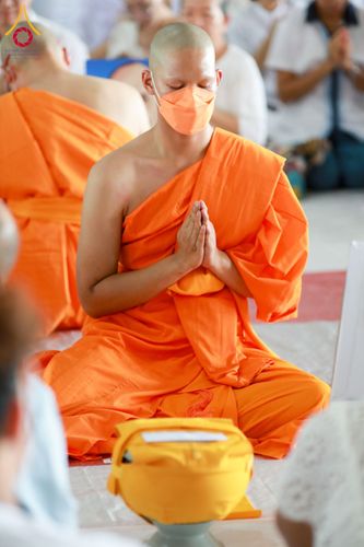 ภาพ No.62560:พิธีถวายบาตรเเละไทยธรรม ในโครงการอุปสมบทหมู่ บูชาธรรมหลวงพ่อธัมมชโย พ.ศ.2567 ณ ลานธรรม พระมหาธรรมกายเจดีย์ วันที่ 13 เมษายน พ.ศ.2567