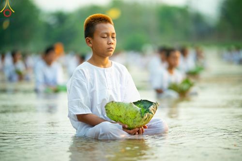 ภาพ No.63276:Photo Story  มหัศจรรย์วัดดงดินแดง Episode 1  พิธีปลงผมนาคธรรมทายาท  ในโครงการบรรพชาอุปสมบทหมู่ ฟื้นฟูพระพุทธศาสนาทั่วไทย วัดดงดินแดง ณ ลำน้ำแม่ตื่น อ.อมก๋อย จ.เชียงใหม่ วันที่ 2 เมษายน พ.ศ. 2567