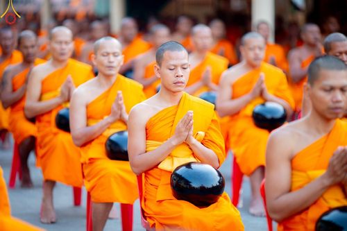 ภาพ No.197640:พิธีตักบาตรพระธรรมยาตรา ณ อนุสรณ์สถานลำดับที่ 4 สถานที่เกิดด้วยกายธรรม วัดโบสถ์(บน) ต.บางคูเวียง จ.นนทบุรี ในโครงการธรรมยาตรา กตัญญูบูชา มหาปูชนียาจารย์ พระมงคลเทพมุนี(สด จนฺทสโร) พระผู้ปราบมาร อนุสรณ์สถาน 7 แห่ง ปีที่ 13 วันที่ 19 มกราคม พ.ศ. 2568