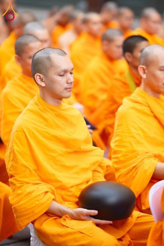 ภาพ No.180290:พิธีทำบุญตักบาตร ข้าวสารอาหารแห้ง แด่คณะสงฆ์ 99 รูป เนื่องในวันพ่อแห่งชาติ ปีที่ 50 ณ ศูนย์การค้าตลาดรังสิต ซ.รังสิต-ปทุมธานี 5 วันที่ 5 ธันวาคม พ.ศ. 2567