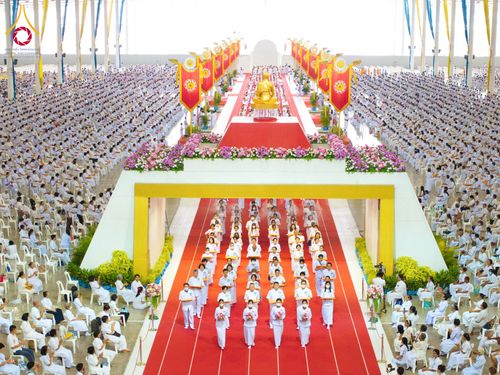 ภาพ No.134305:พิธีทอดผ้าป่าสมทบ มหาสังฆทาน 10,000 วัด ทั่วไทย วันอาทิตย์ต้นเดือนที่ 7 เมษายน พ.ศ.2567 ณ ห้องแก้วสารพัดนึก 1 สภาธรรมกายสากล  วัดพระธรรมกาย จ.ปทุมธานี