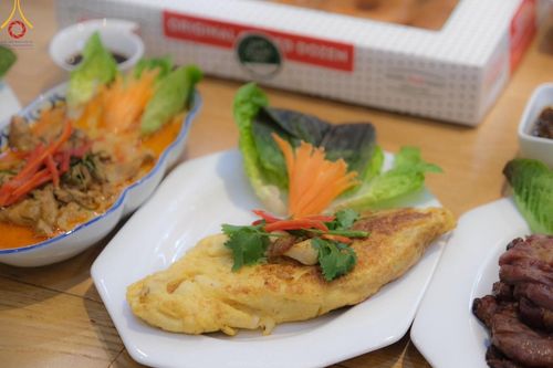 ภาพ No.161392:วัดพระธรรมกายลอนดอน สหราชอาณาจักร จัดงานบุญ น้อมถวายเป็นพุทธบูชา และบูชาธรรมเนื่องในวาระ 140 ปี วันคล้ายวันเกิดด้วยรูปกายเนื้อของ พระมงคลเทพมุนี (สด จนฺทสโร) พระผู้ปราบมาร ในวันที่ 10 ตุลาคม พ.ศ. 2567