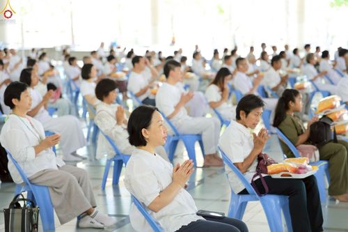 ภาพ No.231900:วันที่ 5 กรกฎาคม พ.ศ. 2568 พิธีถวายภัตตาหารเมนูสวรรค์ เพื่อการบรรลุธรรม ณ หอฉันคุณยายอาจารย์ฯ วัดพระธรรมกาย