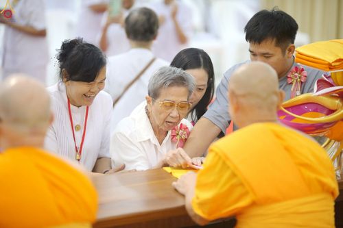 ภาพ No.258612:วันที่ 19 ตุลาคม พ.ศ. 2568 พิธีทอดกฐินสามัคคีทั่วไทย 30,000 วัด โดยคณะศิษยานุศิษย์ บูชาธรรม 81 ปี หลวงพ่อธัมมชโย ณ ศูนย์ปฎิบัติธรรมน้ำใสใจสว่าง  เขตบางกอกน้อย กรุงเทพมหานคร