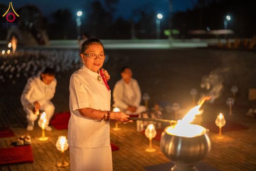 ภาพ No.130623:พิธีจุดโคมประทีปถวายเป็นพุทธบูชา ในโครงการบรรพชา 1,250 รูป ณ มหาวิหารมายาเทวี แดนประสูติ สวนลุมพินี ประเทศเนปาล วันที่ 9 มีนาคม พ.ศ. 2567