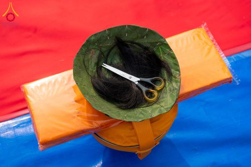 ภาพ No.129712:พิธีตัดปอยผมและแห่นาคธรรมทายาท ในโครงการบรรพชา 1,250 รูป ณ แดนประสูติ สวนลุมพินี ประเทศเนปาล วันที่ 2 มีนาคม พ.ศ. 2567