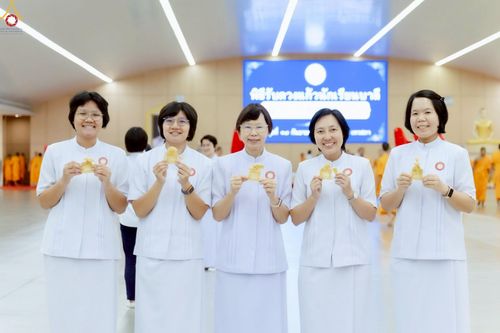 ภาพ No.246545:วันที่ 17 กันยายน พ.ศ. 2568 พิธีรับดวงแก้วนักเรียนบาลี "ดวงแก้วยกชั้นให้ลั่นจักรวาล" ณ ห้องเทวสภา วัดพระธรรมกาย