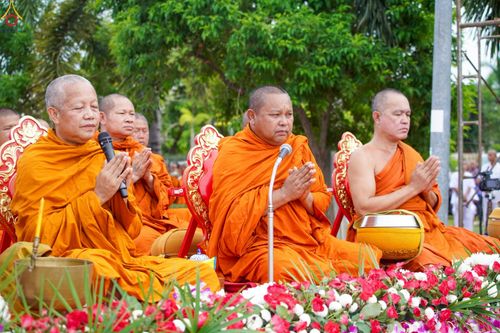 ภาพ No.229852:วันพฤหัสบดีที่ 26 มิถุนายน พ.ศ. 2568 พิธีตักบาตรพระ 1,165 รูป ฉลองก่อตั้งเมืองวานรนิวาส ครบรอบ 164 ปี ณ ถนนวานรนิวาส-อากาศอำนวย อ.วานรนิวาส จ.สกลนคร