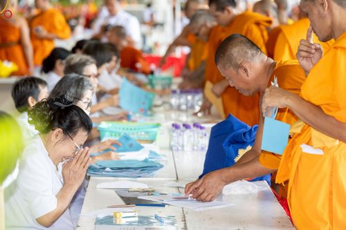 ภาพ No.235935:วันที่ 3 สิงหาคม พ.ศ. 2568 ภาพบรรยากาศ การต้อนรับปฎิสันถาร ของคณะสงฆ์ ในวันสมาธิโลก พิธีถวายมหาสังฆทาน 2,000 กว่าวัด ณ วัดพระธรรมกาย