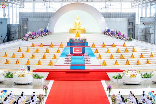 ภาพ No.236062:วันที่ 3 สิงหาคม พ.ศ. 2568 พิธีบูชาข้าวพระ ณ สภาธรรมกายสากล วัดพระธรรมกาย