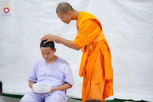 ภาพ No.143821:พิธีปลงผมยุวธรรมทายาท โครงการสามเณรโรงเรียนนานาชาติ รุ่นที่  13 ณ วิหารคด คอร์ 9 วัดพระธรรมกาย วันอาทิตย์ที่ 7 กรกฎาคม พ.ศ. 2567