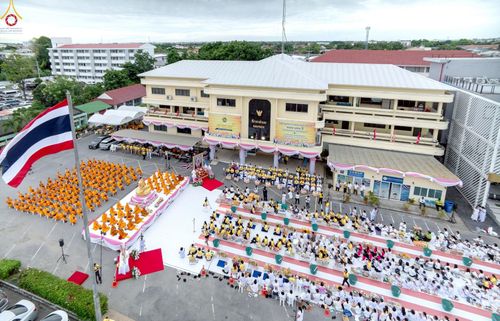 ภาพ No.241887:วันอาทิตย์ที่ 31 สิงหาคม พ.ศ. 2568 พิธีทำบุญแด่คณะสงฆ์ 122 รูป ฉลอง 121 ปี อำเภอคลองหลวง จ.ปทุมธานี เพื่อนำส่งช่วยเหลือคณะสงฆ์ 323 วัด 4 จังหวัดชายแดนภาคใต้ และช่วยเหลือประชาชนจากเหตุปะทะ แนวชายแดนไทย-กัมพูชา ณ บริเวณหน้าที่ว่าการอำเภอคลองหลวง 