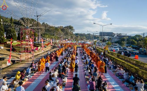 ภาพ No.187150:พิธีตักบาตรพระ ๕๐๐ รูป "สร้างบุญใหญ่ ส่งท้ายปีเก่า ต้อนรับปีใหม่ ๒๕๖๘" วันเสาร์ที่ ๒๘ ธันวาคม พ.ศ. ๒๕๖๗ ณ ถนนหน้าที่ว่าการอำเภอภูเรือ จังหวัดเลย
