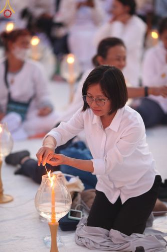 ภาพ No.194828:พิธีจุดประทีปถวายเป็นพุทธบูชา และบูชาธรรมมหาปูชนียาจารย์ ณ วัดสองพี่น้อง ต.ต้นตาล อ.สองพี่น้อง จ.สุพรรณบุรี ในโครงการธรรมยาตรา กตัญญูบูชา มหาปูชนียาจารย์ พระมงคลเทพมุนี(สด จนฺทสโร) พระผู้ปราบมาร อนุสรณ์สถาน 7 แห่ง ปีที่ 13 วันที่ 14 มกราคม พ.ศ. 2568