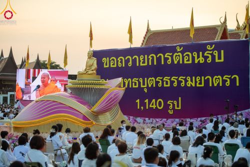ภาพ No.112014:พิธีจุดประทีปถวายเป็นพุทธบูชา และบูชาธรรมมหาปูชนียาจารย์ พระมงคลเทพมุนี(สด จนฺทสโร) ในโครงการธรรมยาตรา กตัญญูบูชา มหาปูชนียาจารย์ พระมงคลเทพมุนี(สด จนฺทสโร) พระผู้ปราบมาร อนุสรณ์สถาน 7 แห่ง ปีที่ 12 วันที่ 14 มกราคม พ.ศ. 2567 ณ วัดสองพี่น้อง อ.สองพี่น้อง