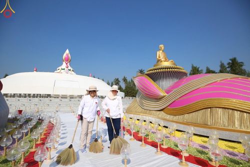 ภาพ No.109994:V.8 พลังทีม การเตรียมงาน เก็บงาน การรับบุญของเจ้าหน้าที่หน่วยงานต่างๆ เพื่อโครงการธรรมยาตรา กตัญญูบูชามหาปูชนียาจารย์ พระมงคลเทพมุนี (สด จนฺทสโร) พระผู้ปราบมาร อนุสรณ์สถาน 7 แห่ง ปีที่ 12 ระหว่างวันที่ 2 - 31 มกราคม พ.ศ.2567