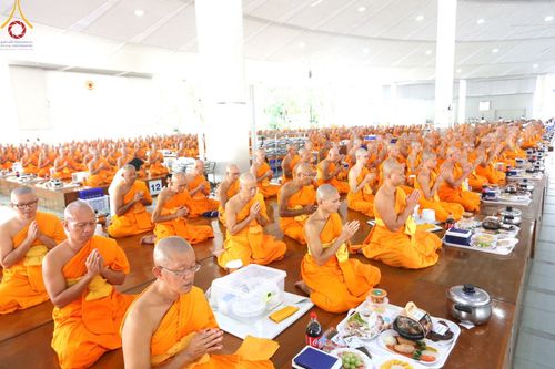 ภาพ No.162133:พิธีถวายภัตตาหารเมนูสวรรค์ เนื่องในวันออกพรรษา (ขึ้น 15 ค่ำ เดือน 11) วันพฤหัสบดีที่ 17 ตุลาคม พ.ศ. 2567 ณ หอฉันคุณยายอาจารย์ฯ วัดพระธรรมกาย