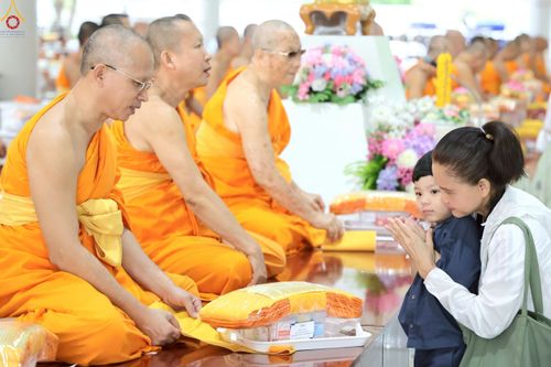 ภาพ No.229488:วันเสาร์ที่ 21 มิถุนายน พ.ศ. 2568 พิธีถวายภัตตาหารเมนูสวรรค์ เพื่อการบรรลุธรรม ณ หอฉันคุณยายอาจารย์ฯ วัดพระธรรมกาย