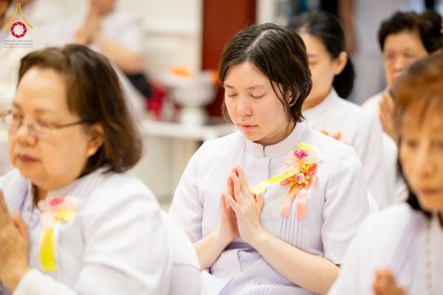 ภาพ No.62379:คณะศิษยานุศิษย์รวมใจสถาปนาและสมโภช ธรรมจักร เพื่ออัญเชิญประดิษฐาน ณ ยอดอุโบสถ 80 ปี หลวงพ่อธัมมชโย วัดพระธรรมกายนิวเจอร์ซี ประเทศสหรัฐอเมริกา  วันอาทิตย์ที่ 7 เมษายน พ.ศ. 2567