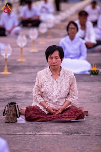 ภาพ No.266104:วันพุธที่ 5 พฤศจิกายน พ.ศ. 2568 (วันพระ ขึ้น 15 ค่ำ เดือน 12) พิธีจุดประทีปโคมลาน, โคมลอย และลอยกระทง ถวายประทีปเป็นพุทธบูชา สร้างความสว่างไสวให้กับแผ่นดินด้วยแสงธรรม ณ พุทธอุทยานนานาชาติ จังหวัดหนองคาย