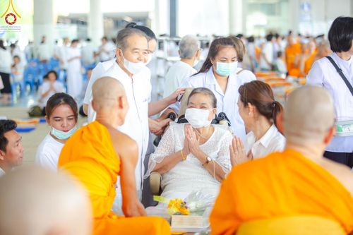 ภาพ No.167416:พิธีบุพเปตพลี ครั้งที่ 157 ร่วมอุทิศบุญกุศลแด่หมู่ญาติที่ล่วงลับไปแล้ว และสืบทอดอายุพระพุทธศาสนา วันพฤหัสที่ 31 ตุลาคม พ.ศ. 2567 (วันพระ แรม 14 ค่ำ เดือน 11) ณ หอฉันคุณยายอาจารย์ฯ วัดพระธรรมกาย