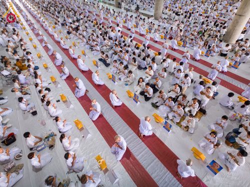 ภาพ No.62732:พิธีขอขมามอบผ้าไตร ในโครงการอุปสมบทหมู่ บูชาธรรมหลวงพ่อธัมมชโย พ.ศ.2567  โครงการอุปสมบทหมู่ธรรมทายาท ระดับอุดมศึกษา รุ่นที่51 (ภาคฤดูร้อน) โครงการบวชพระนานาชาติ AEC และ WAB รุ่นผู้บริหาร(รุ่นที่2) ณ ลานธรรม พระมหาธรรมกายเจดีย์ วันที่ 13 เมษายน พ.ศ. 2567