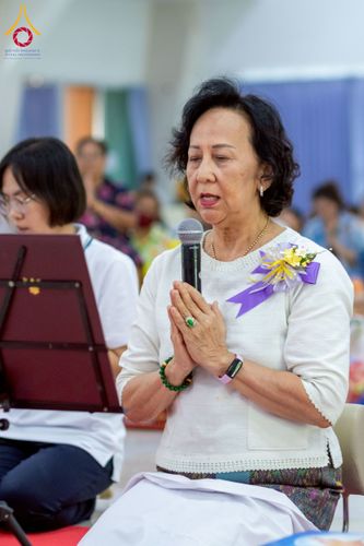 ภาพ No.218052:วันอาทิตย์ที่ 13 เมษายน พ.ศ. 2568 พิธีตักบาตรฉลองสามเณรใหม่ 75 รูป เนื่องในวันสงกรานต์ (โครงการบรรพชาสามเณรฟื้นฟูพระพุทธศาสนาทั่วไทย ประจำปีพุทธศักราช 2568) ณ ศูนย์ปฏิบัติธรรมระยอง(บ้านช่องลม) ตำบลบางบุตร อำเภอบ้านค่าย จังหวัดระยอง