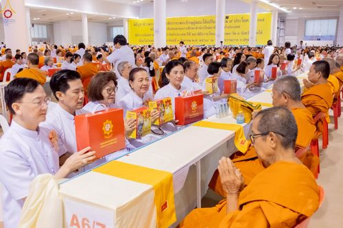 ภาพ No.236348:วันที่ 3 สิงหาคม พ.ศ. 2568 พิธีถวายมหาสังฆทานคณะสงฆ์ 2,000 กว่าวัดทั่วประเทศ ปีที่ 25 , พิธีถวายไทยธรรมคณะสงฆ์ 323 วัด 4 จังหวัดชายแดนภาคใต้ ณ วัดพระธรรมกาย